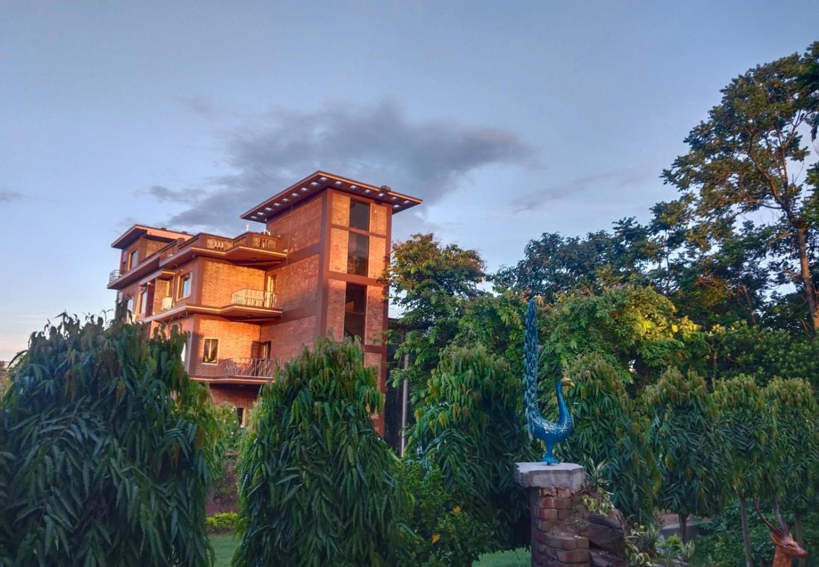 Whispering Woods Inn Bolpur Kültér fotó