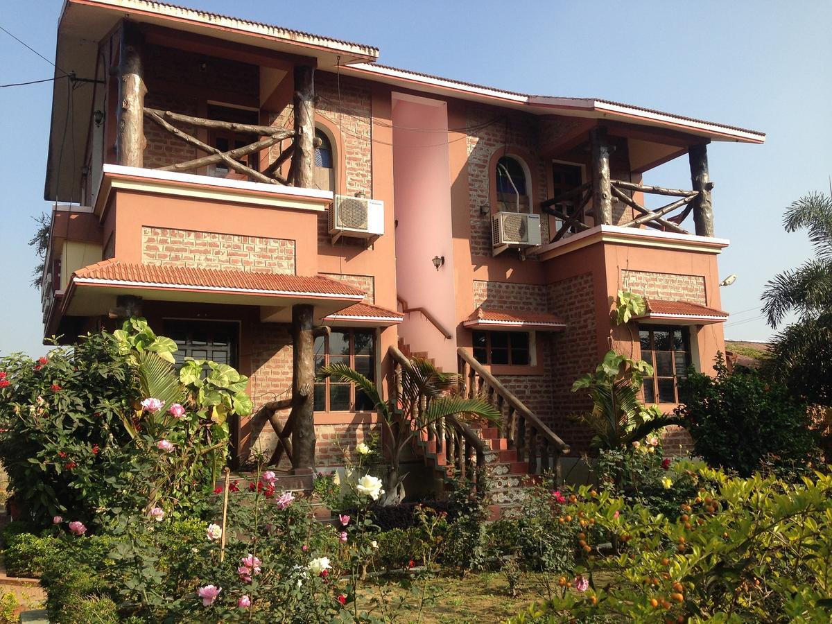 Whispering Woods Inn Bolpur Kültér fotó