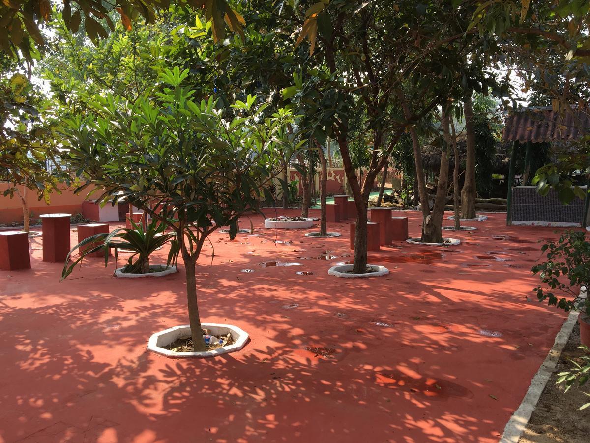 Whispering Woods Inn Bolpur Kültér fotó