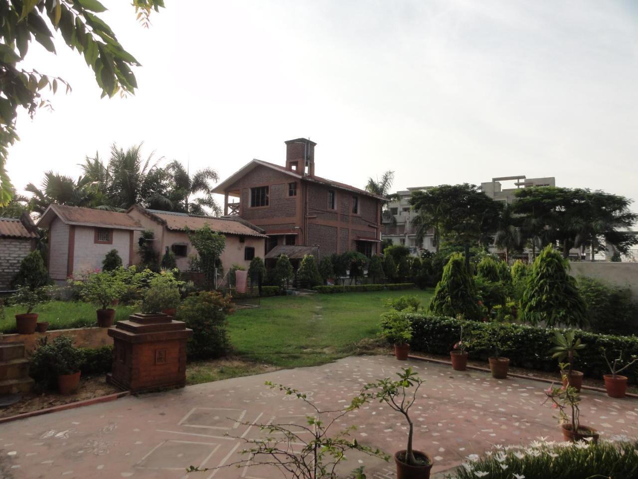 Whispering Woods Inn Bolpur Kültér fotó