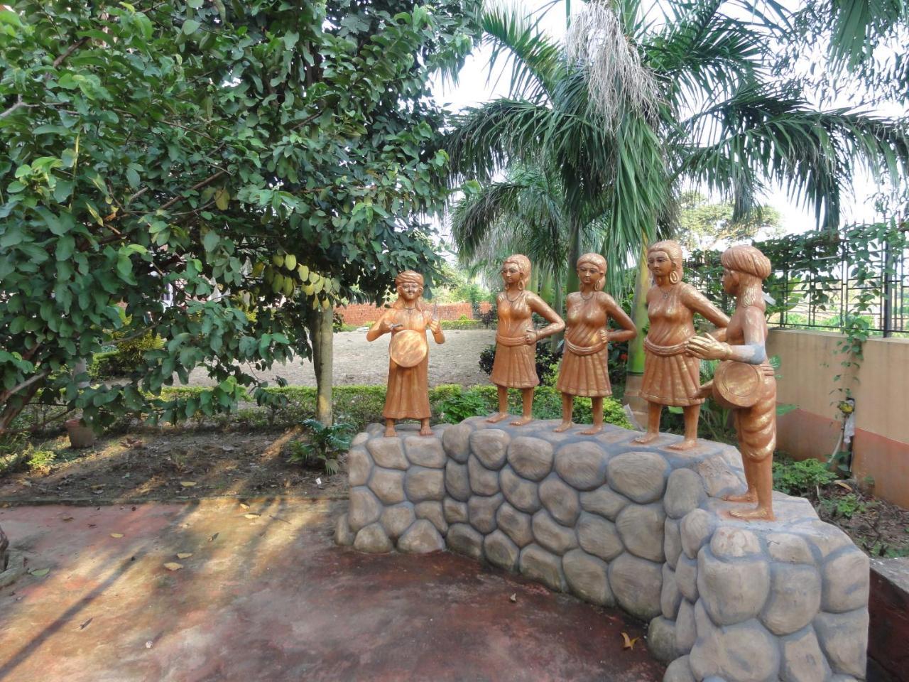 Whispering Woods Inn Bolpur Kültér fotó
